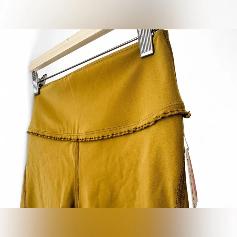 FREE PEOPLE Movement Heart Rate Alchemy Women’s Athletic Bike Shorts - Small